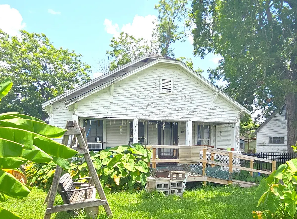 1030 N 1st Street, Baytown, TX 77520 - #1