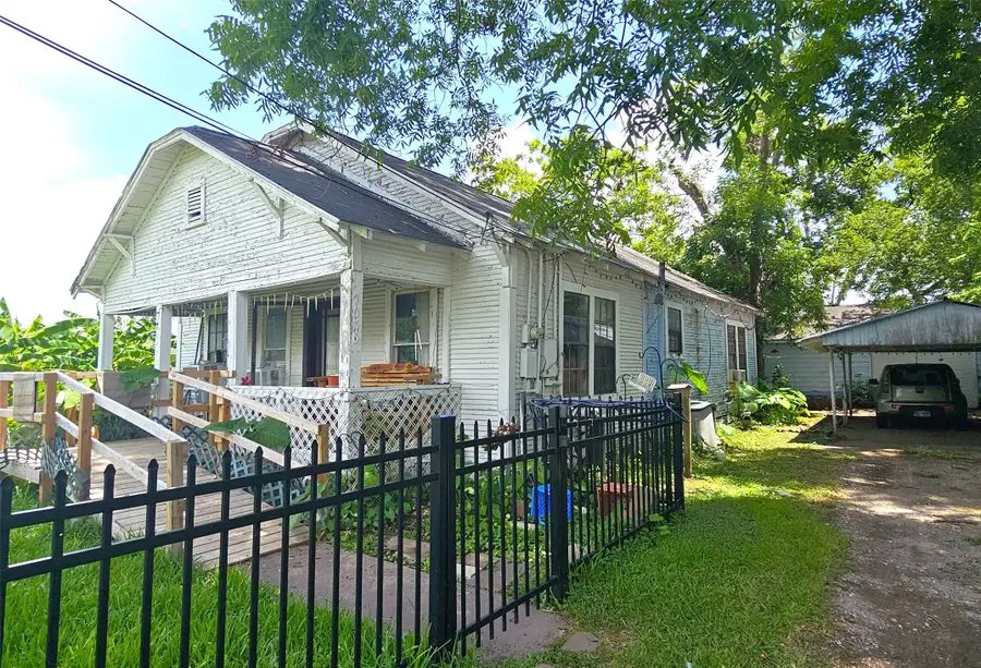 1030 N 1st Street, Baytown, TX 77520 - #2