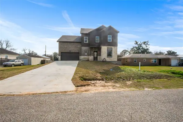 6413 N Ridgecrest Drive, Hitchcock, TX 77563