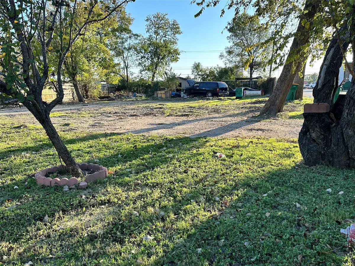 805 E E 8th, Belton, TX 76513 - Image #1