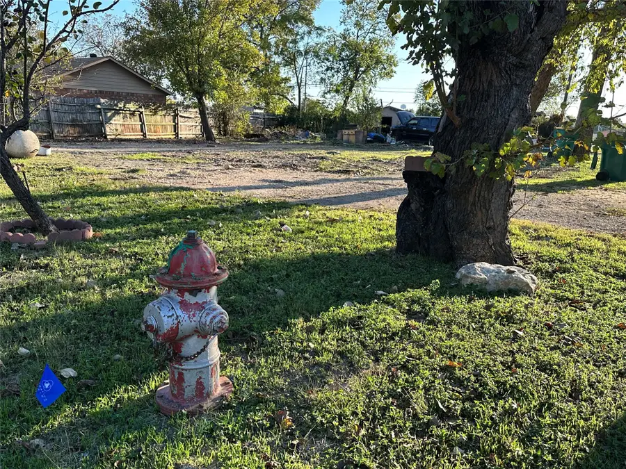 805 E E 8th, Belton, TX 76513 - Image #2