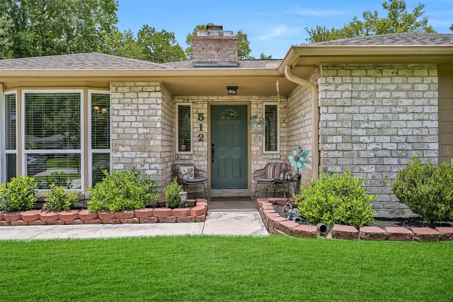 512 Castlelake Drive, Friendswood, TX 77546 - #2