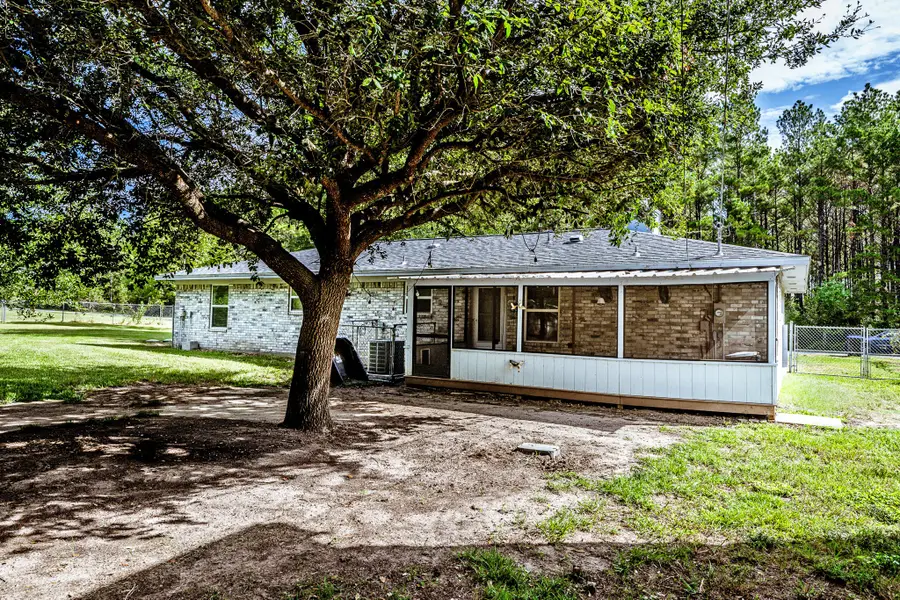 18 Main Street, Huntsville, TX 77340 - #2