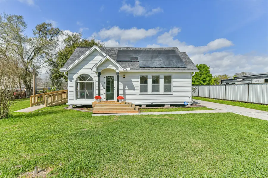 163 Oakland St, Baytown, TX 77520 - #2