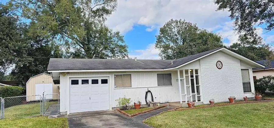 2324 Manley Circle, Orange, TX 77630 - Image #2