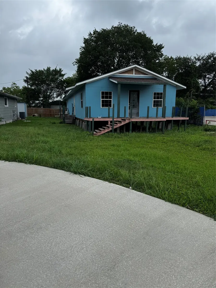 522 Grand Avenue, Bacliff, TX 77518 - #2