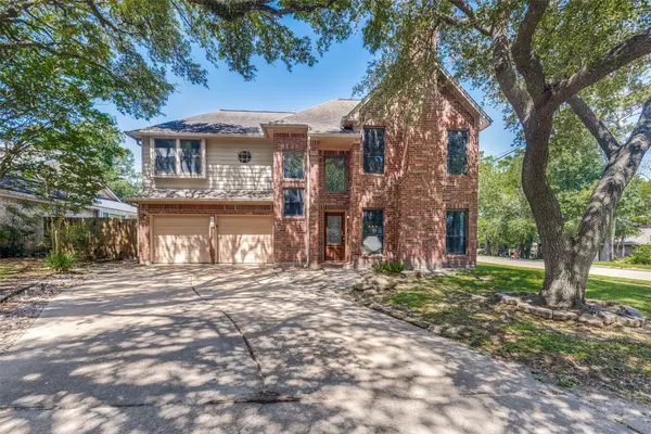 523 Aberdeen Way, Highlands, TX 77562