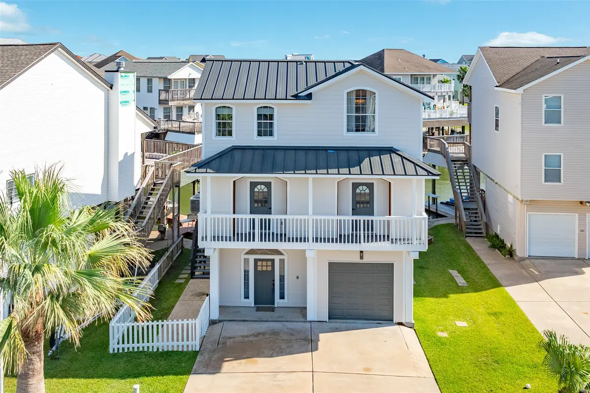 539 Sunset Circle, Tiki Island, TX 77554 - Image #1