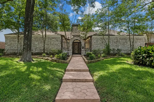 10007 Cedar Creek Drive, Houston, TX 77042