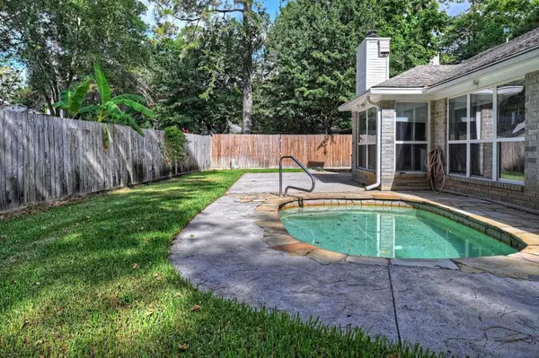 15 White Bark, The Woodlands, TX 77381