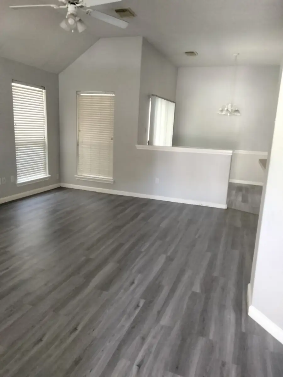 208 Canterbury Drive, Conroe, TX 77303 - Image #2