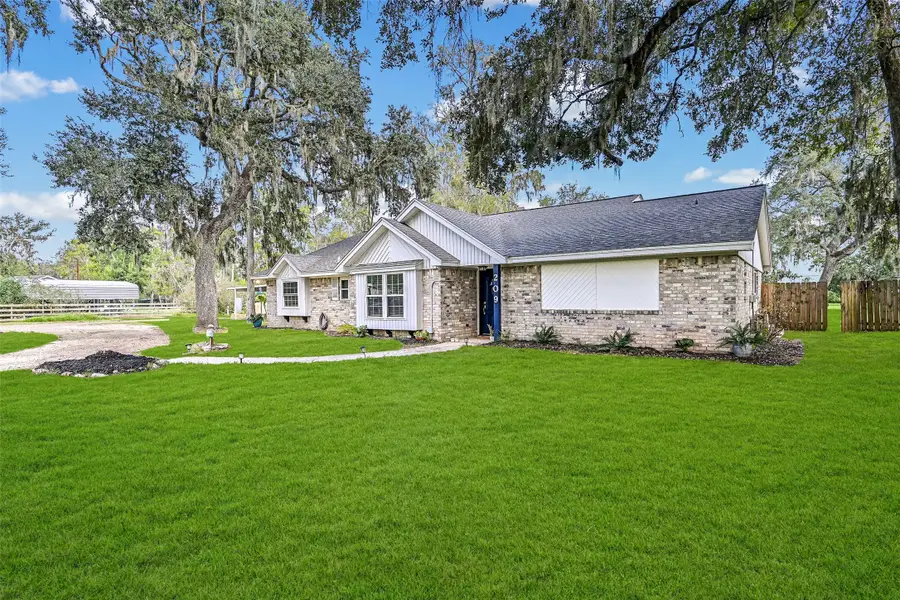 209 Buffalo Trail, Lake Jackson, TX 77566 - Image #3