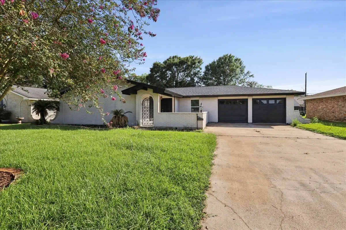 4601 Graves Avenue, Groves, TX 77619 - Image #1