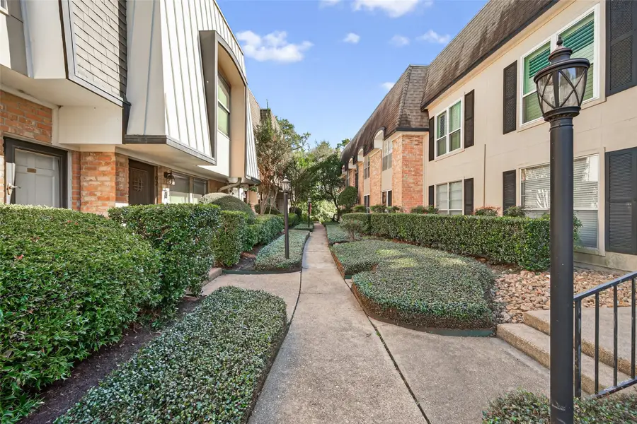1805 Stoney Brook Dr Drive #103, Houston, TX 77063 - Image #3