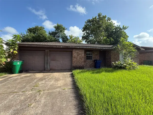 600 W Mimosa Street, Angleton, TX 77515