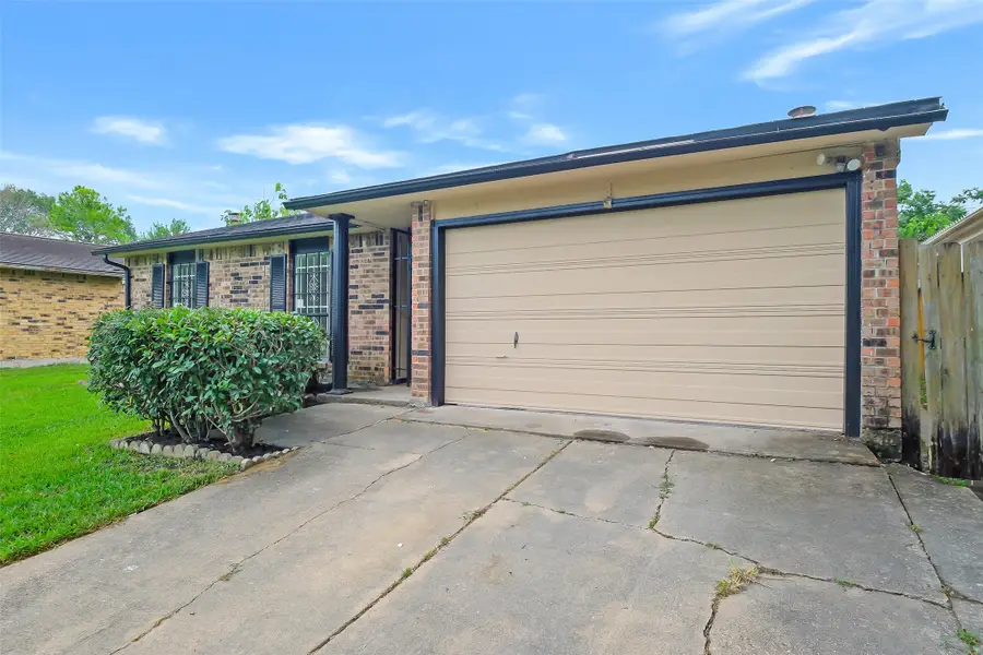 5007 Ridgecreek Drive, Houston, TX 77053 - Image #2