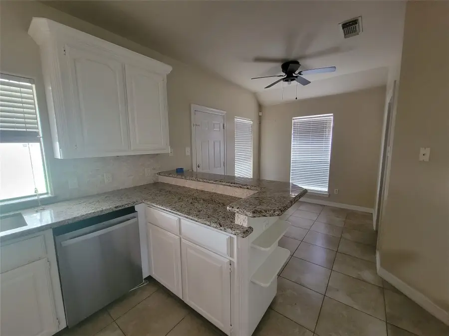 205 Balsam, Lake Jackson, TX 77566 - #2