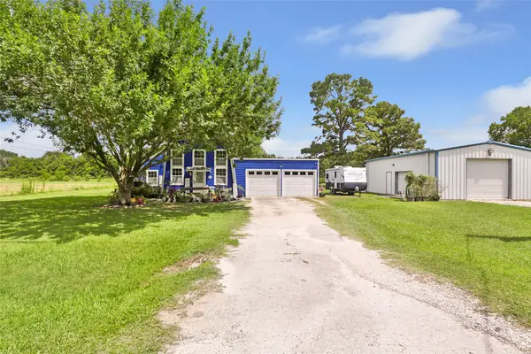 275 Commerce Lane, Highlands, TX 77562