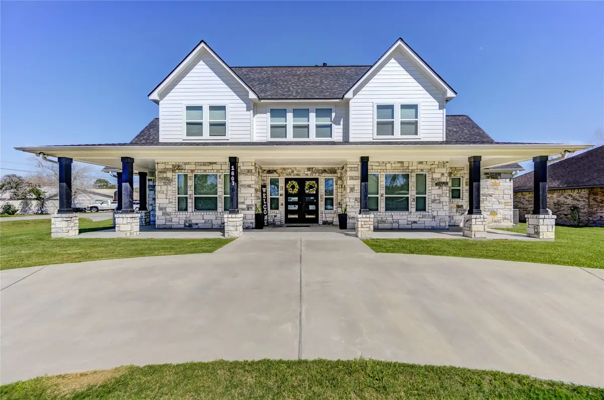 1607 Avenue E, Danbury, TX 77534 - #1