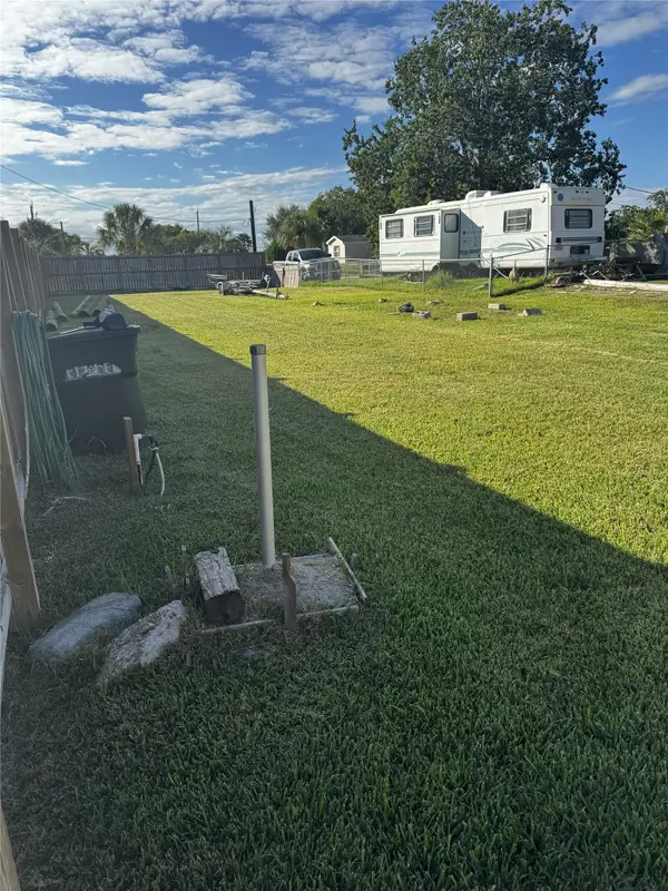 2226 Avenue L, Dickinson, TX 77539