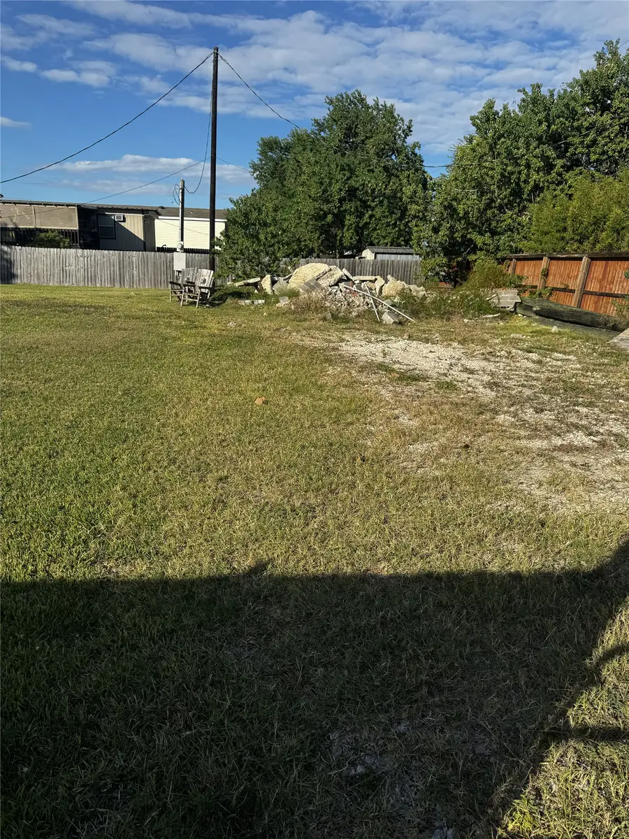2226 Avenue L, Dickinson, TX 77539 - #3