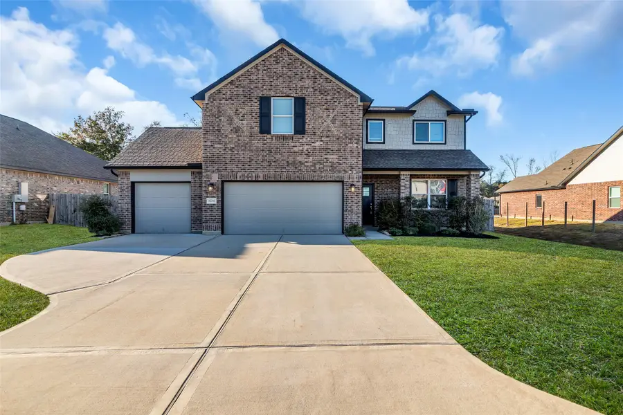 12341 N Chestnut Hills Drive, Conroe, TX 77303 - Image #2