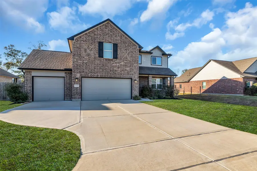 12341 N Chestnut Hills Drive, Conroe, TX 77303 - Image #3