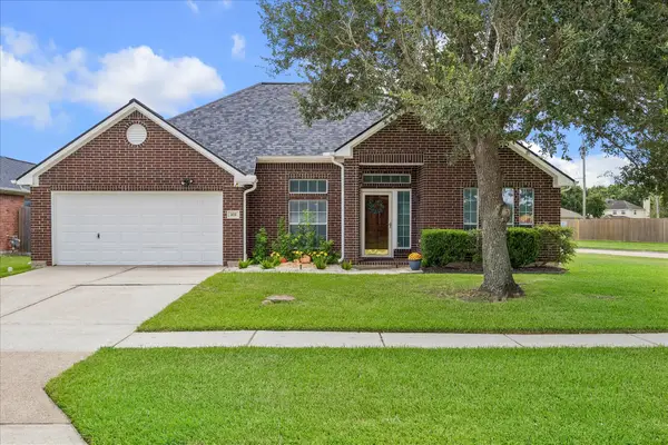 202 Meadowhill Lane, League City, TX 77539