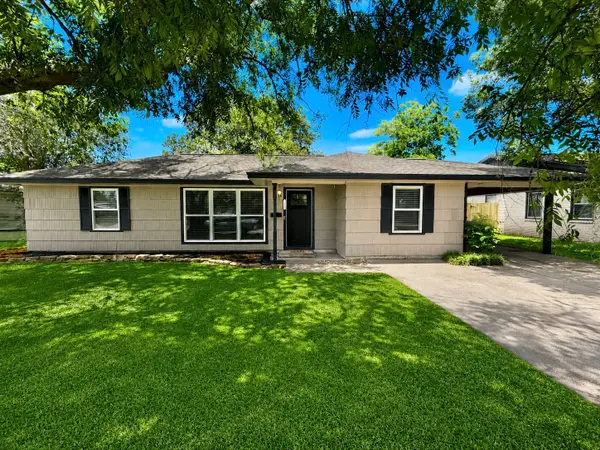 102 S Mattson Street, West Columbia, TX 77486