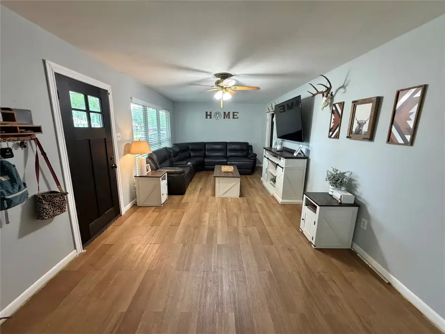 102 S Mattson Street, West Columbia, TX 77486 - #3
