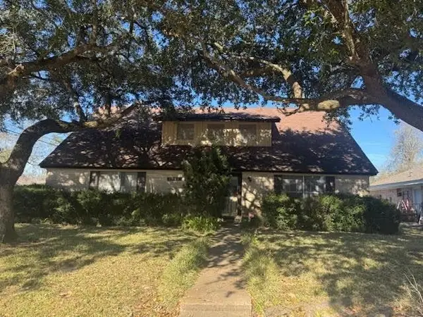 1948 W Kirby Avenue, Orange, TX 77632