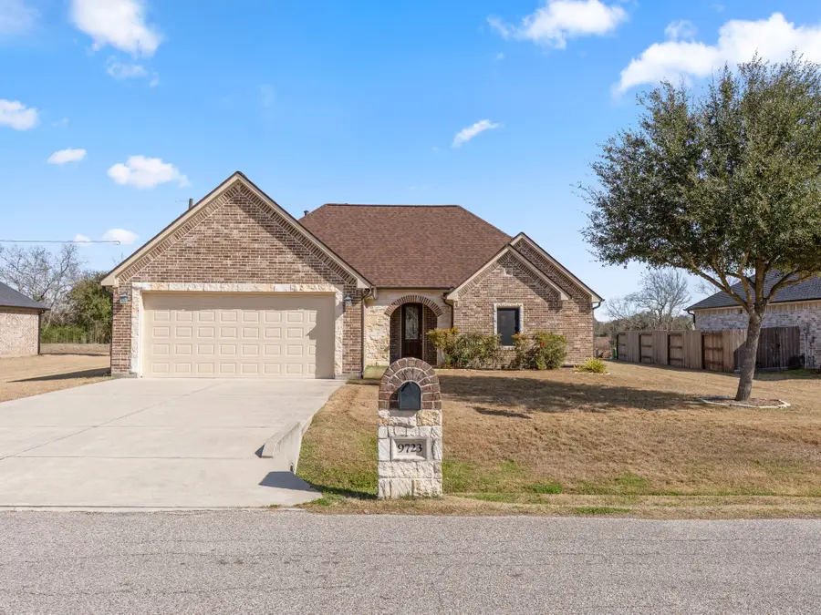 9723 Highland Pointe Drive, Needville, TX 77461 - Image #3