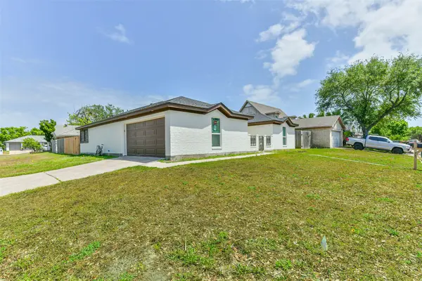 28 Back Bay Circle, Galveston, TX 77551
