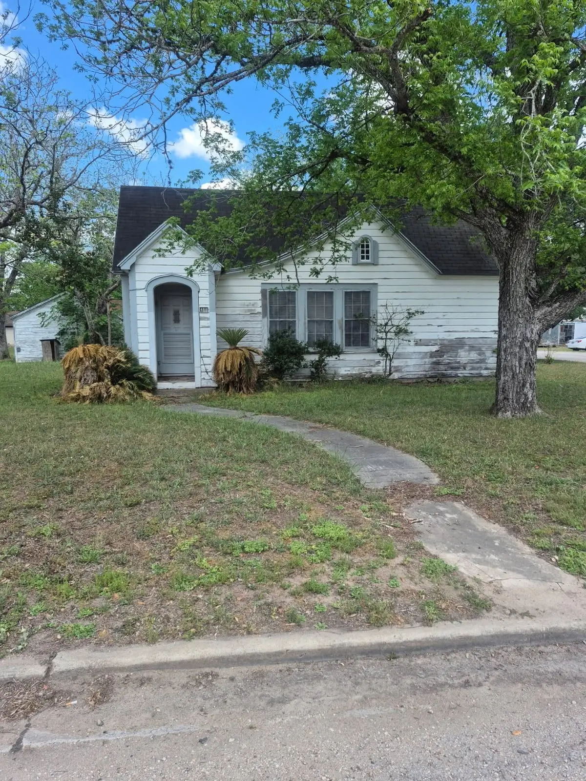 411 S Texana Street, Hallettsville, TX 77964 - #1