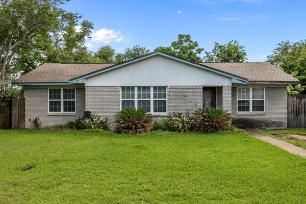 1416 N Avenue F, Freeport, TX 77541