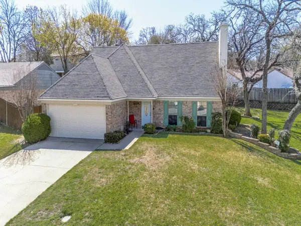 500 Thorn Wood Drive, Euless, TX 76039