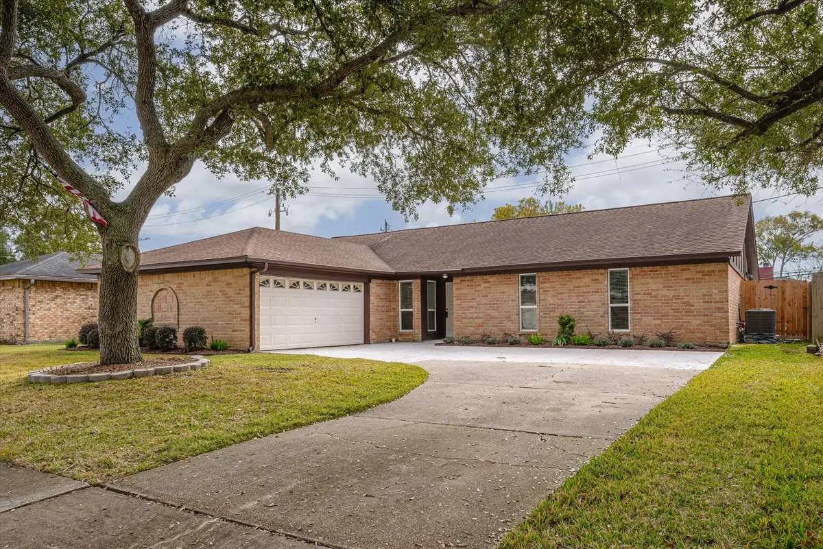 10446 Carlow Lane, La Porte, TX 77571 - Image #1