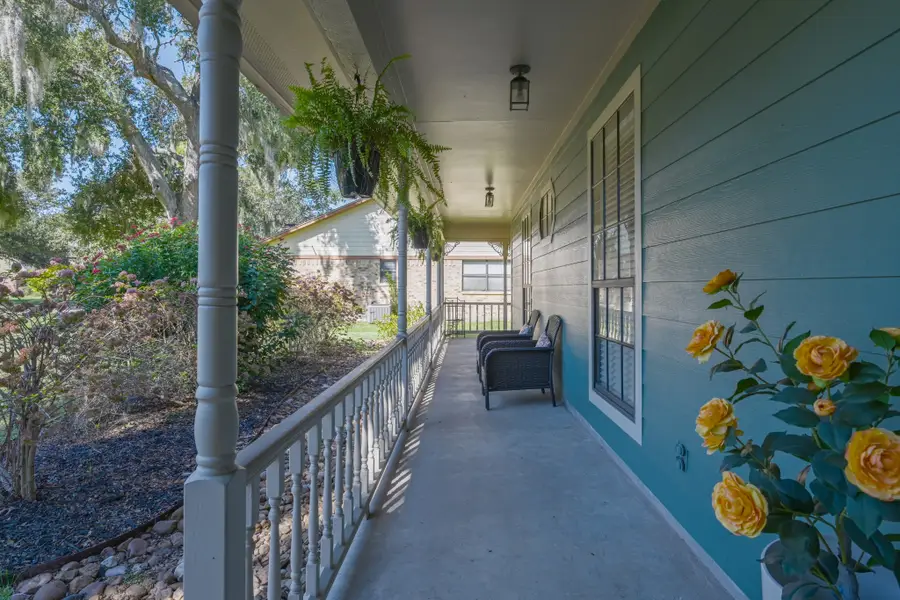 55 Royal Oak Circle, Lake Jackson, TX 77566 - Image #3