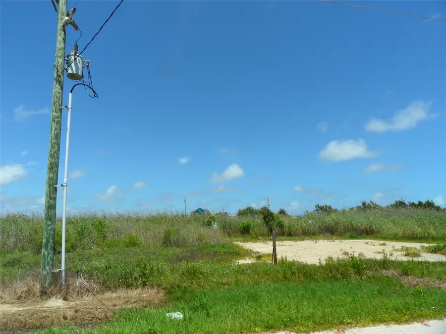 1060 Beach Front Drive, Gilchrist, TX 77617 - #2