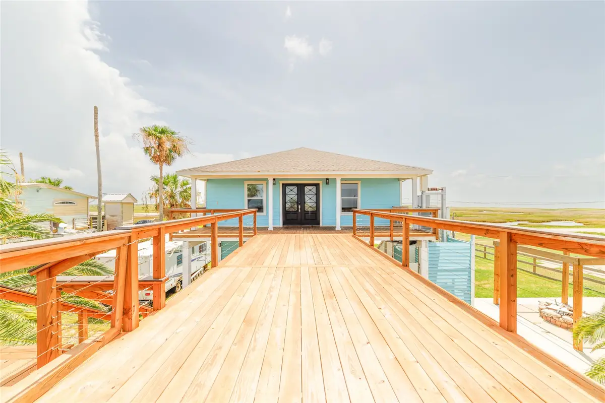 708 Dolphin Dr, Freeport, TX 77541 - #1