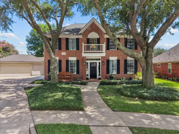 1910 Wynforest Drive, Deer Park, TX 77536