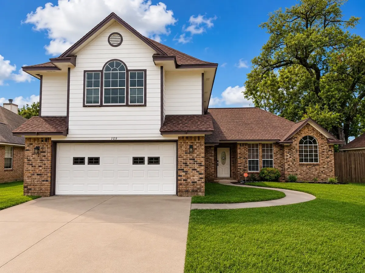 109 Concord Avenue, Clute, TX 77531 - #1