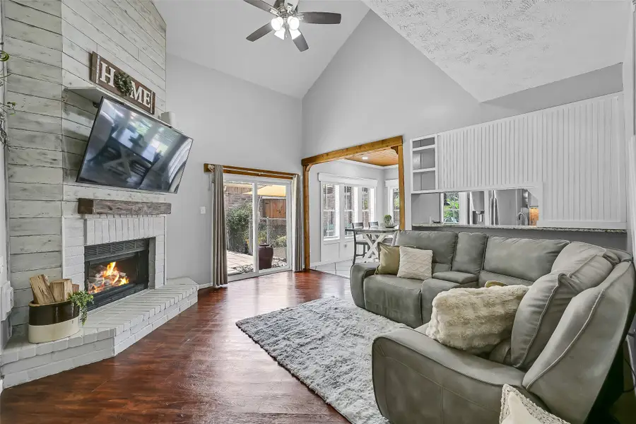 1018 Londonderry Avenue, Friendswood, TX 77546 - #2