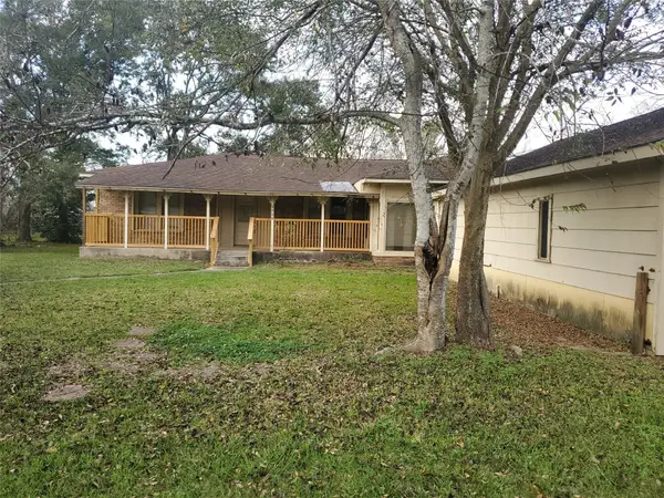 1233 Caldwell Road, Angleton, TX 77515