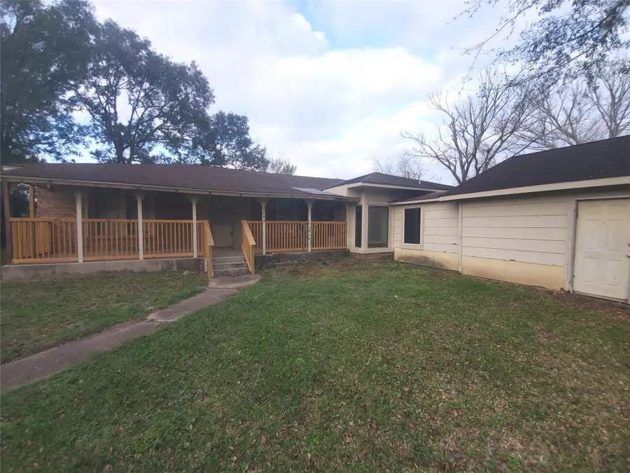 1233 Caldwell Road, Angleton, TX 77515 - Image #3