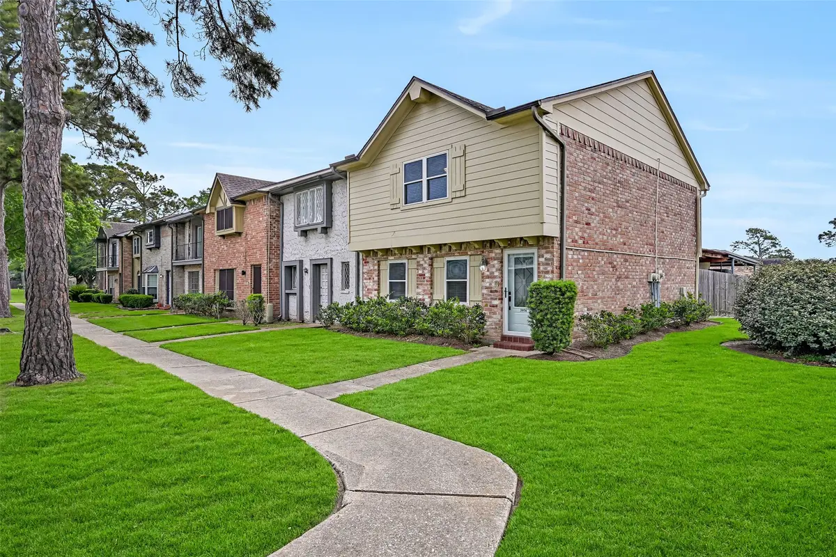 3954 Laura Leigh Drive, Friendswood, TX 77546 - #1