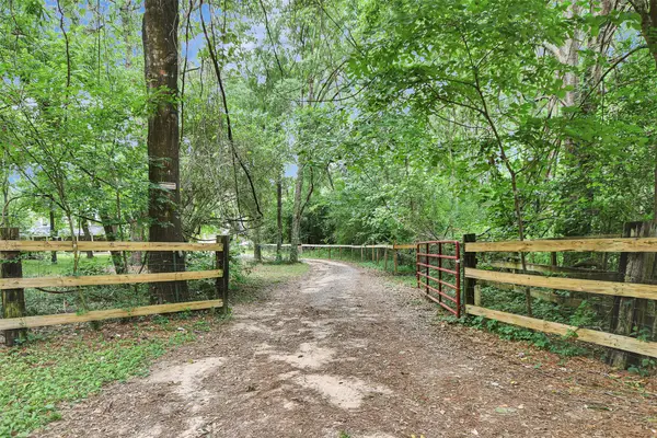 33207 Walnut Grove Drive, Magnolia, TX 77355
