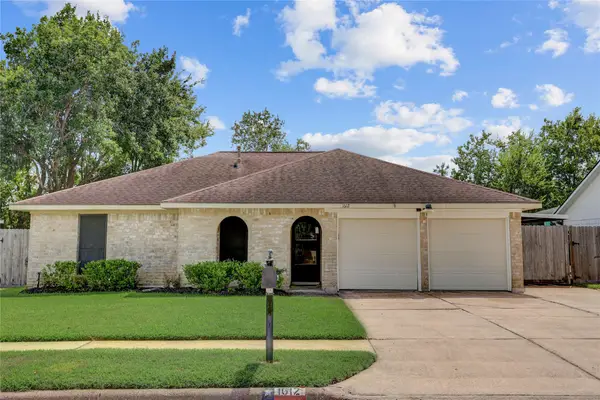 1612 Cypress Hollow Street, Pearland, TX 77581