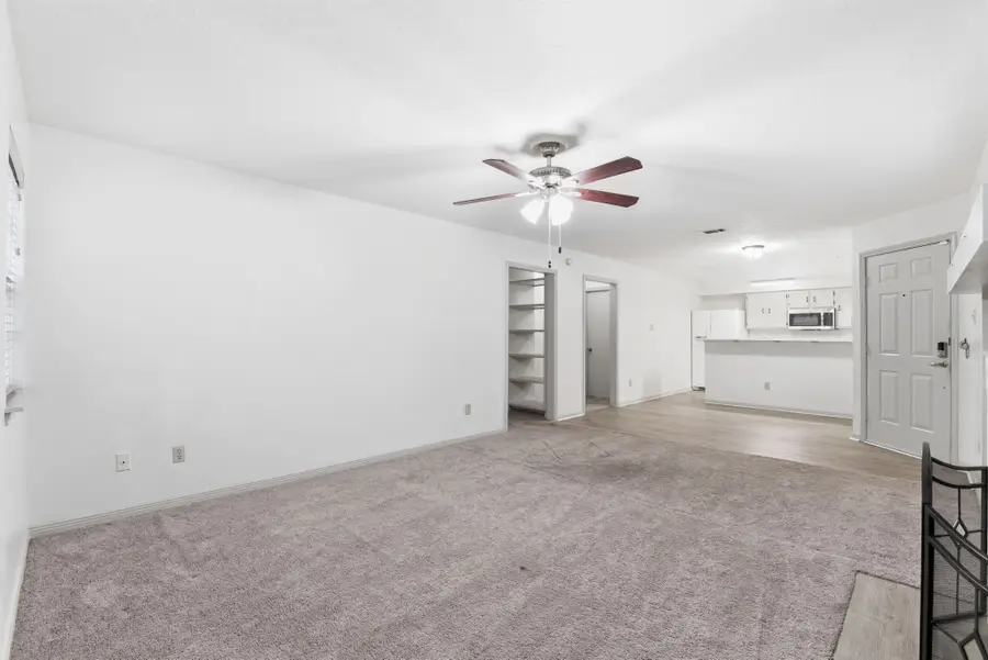 2402 Sycamore Avenue #B1, Huntsville, TX 77340 - #3