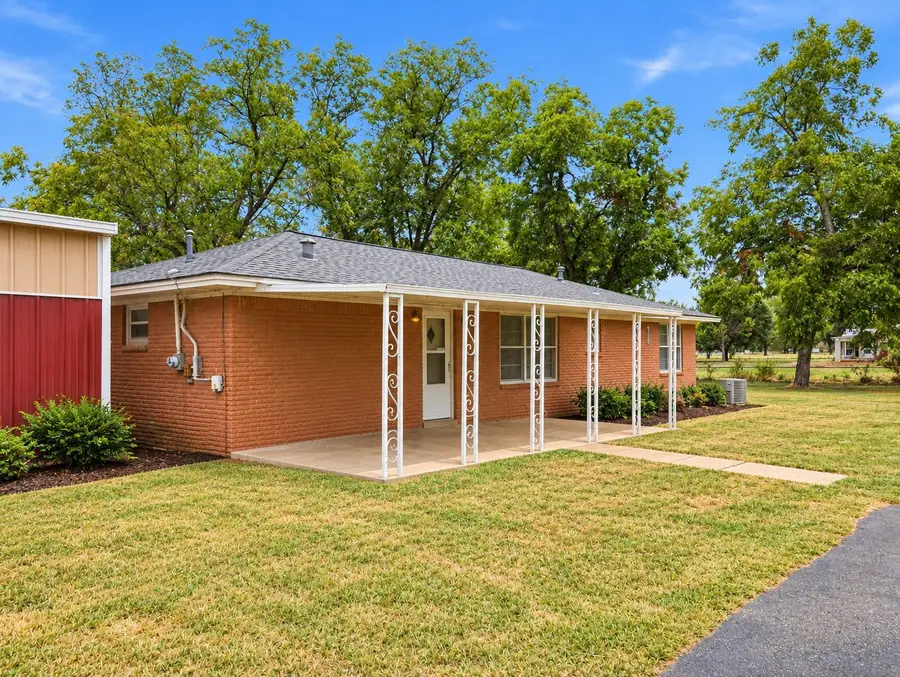 1706 W Frank Street, Grand Saline, TX 75140 - #2